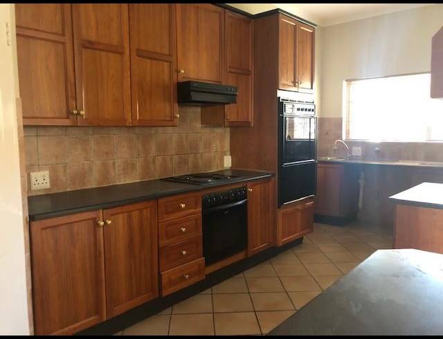 3 BEDROOM PROPERTY TO RENT IN MORELETAPARK